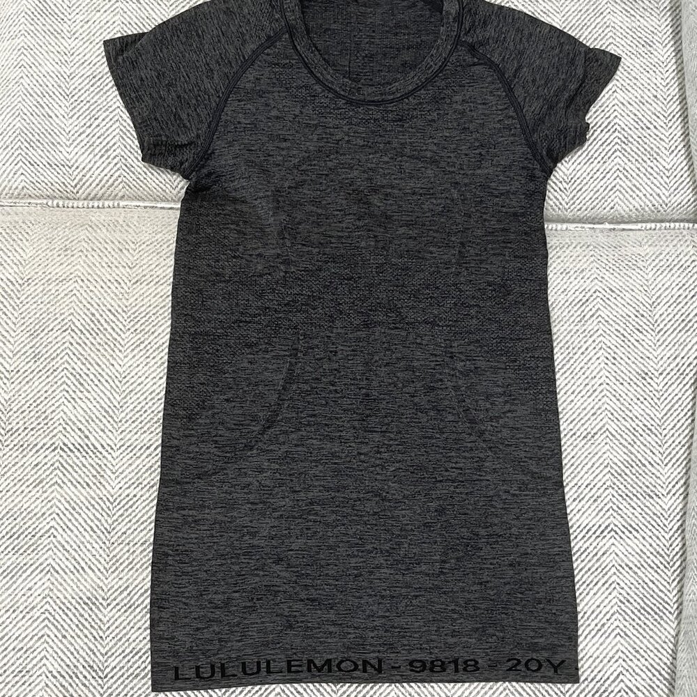 Lululemon Swiftly Tech Short Sleeve Crew *20Y Collection - Size 4